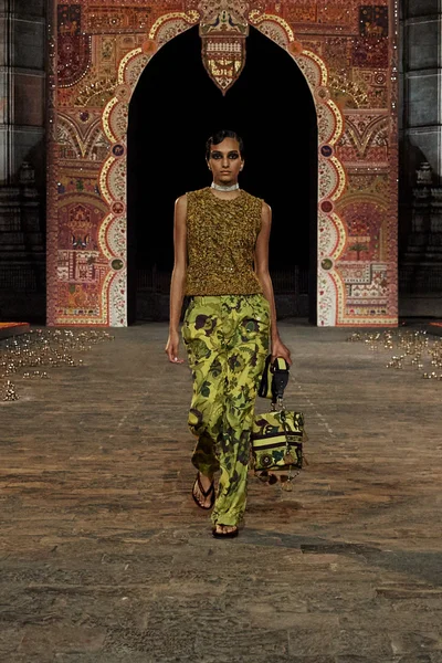 Look 38